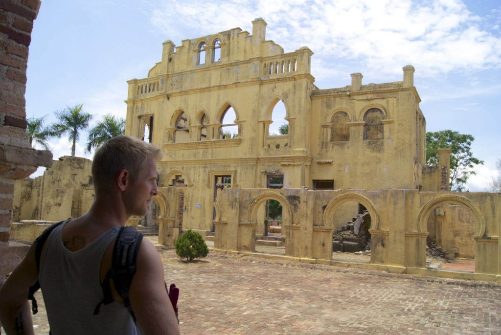 Ipoh is niet de grootste stad van Maleisië maar wel één van de mooiste. Ipoh staat vol met koloniale gebouwen en oude herenhuizen. De stad doet dan ook totaal niet Aziatisch aan en dat is juist wel even lekker. De stad dankt zijn elegante uitstraling aan de rijkdom die het had in de Kinta Vallei