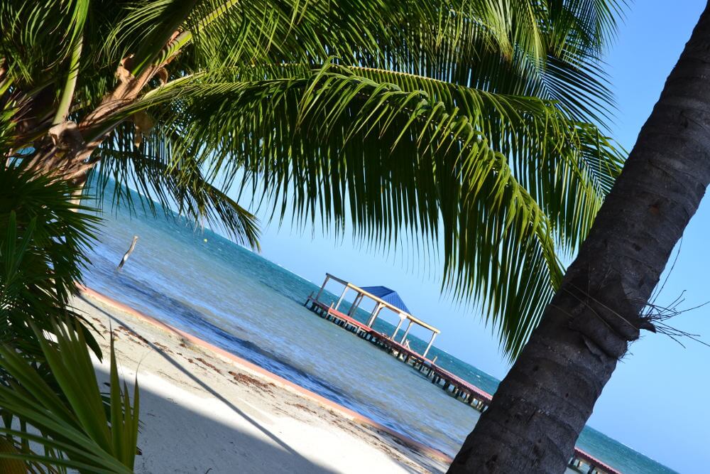 Steiger langs de kust van Caye Caulker