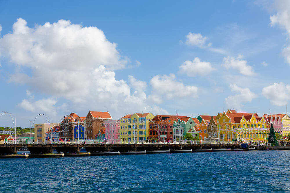 De Koningin Emmabrug in Willemstad