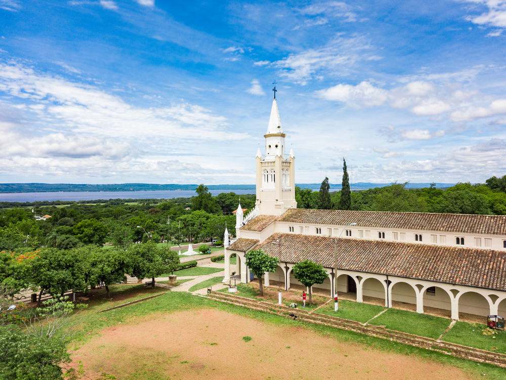 De Iglesia Virgen de la Candelaria vlak bij Lago Ypacarai