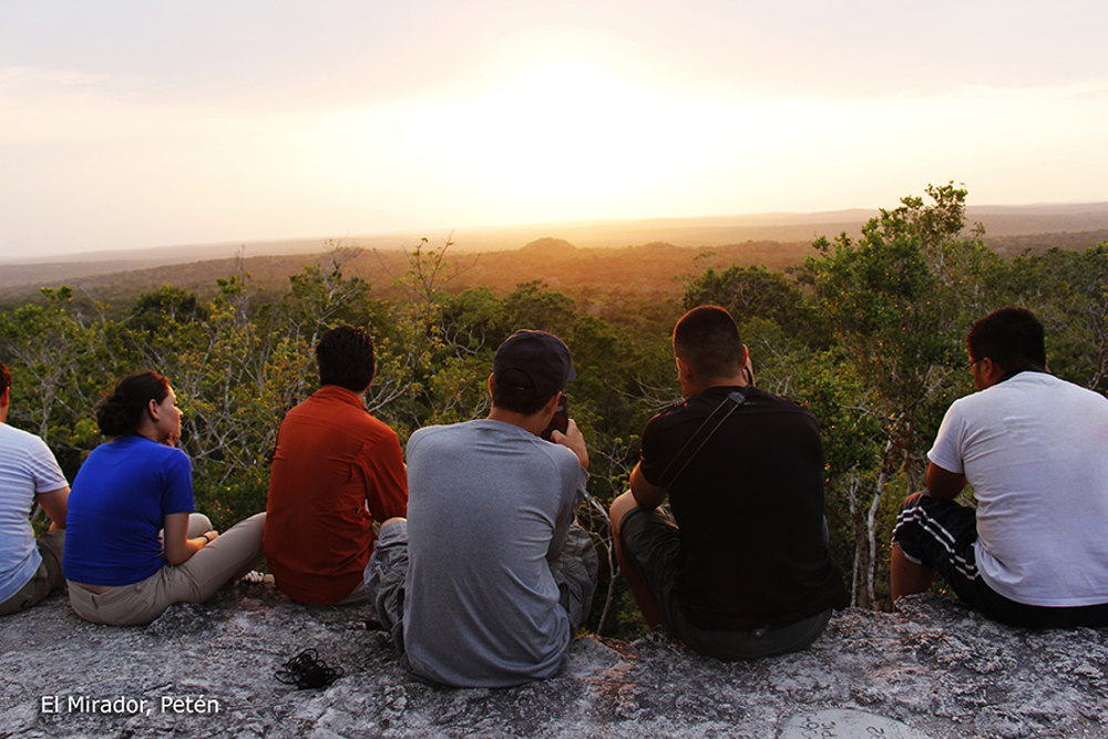 genieten van het uitzicht tijdens de El mirador Hike