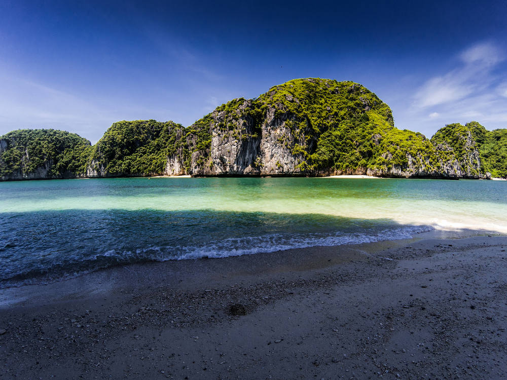 Strand in Lan Ha Bay, Vietnam