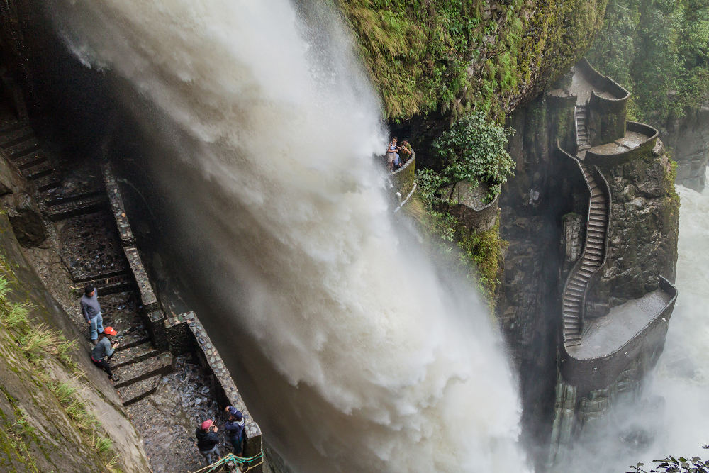 De Pailón del Diablo waterval in Banos