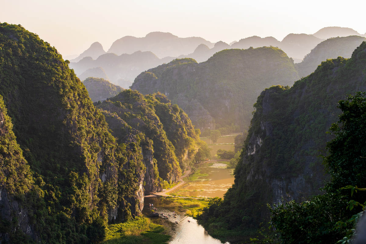 Mua Cave Vietnam